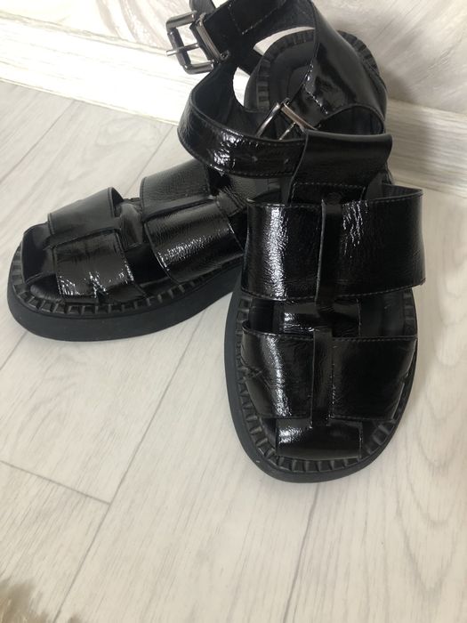 Продам сандали женское