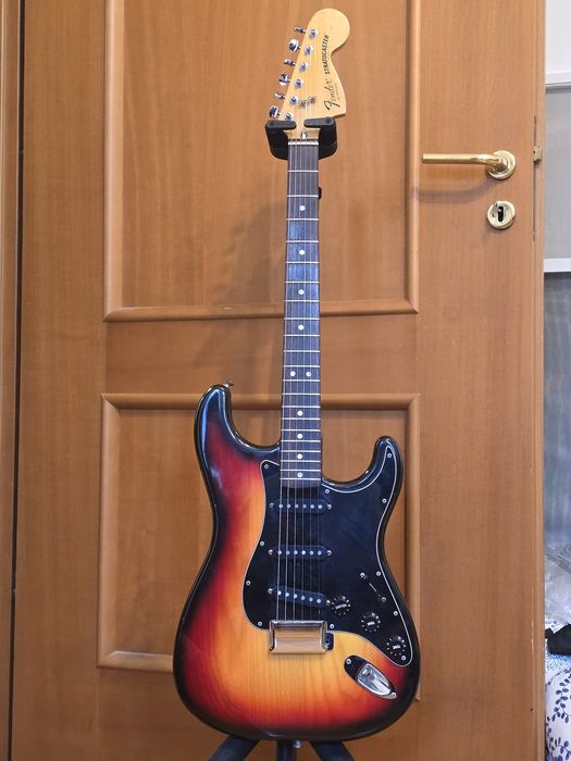 fender stratocaster - Instrumente muzicale | OLX.ro