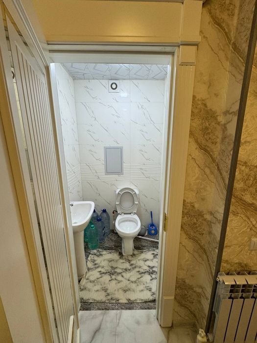 Шахар марказида жойлашган 2 хонали квартира ижарага берилади ОИЛАГА