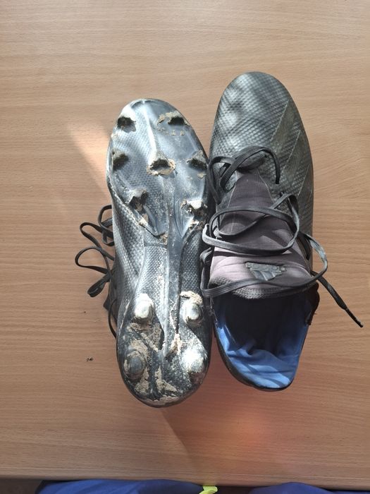 Adidas X 43 1/3 purtate cat de cat
