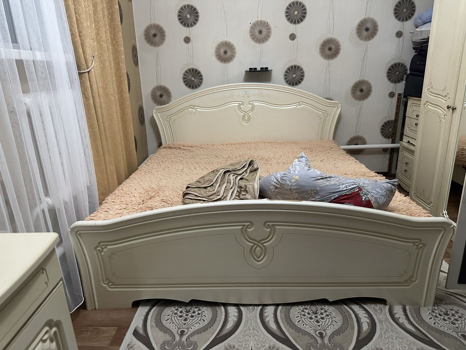 Кровать с матрасом