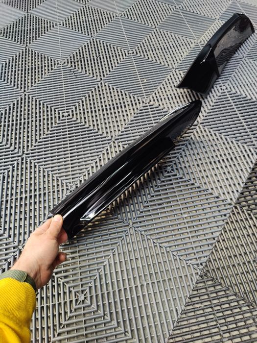 Set splitere prelungiri bara fata BMW E90 M-Tech NFL negru lucios