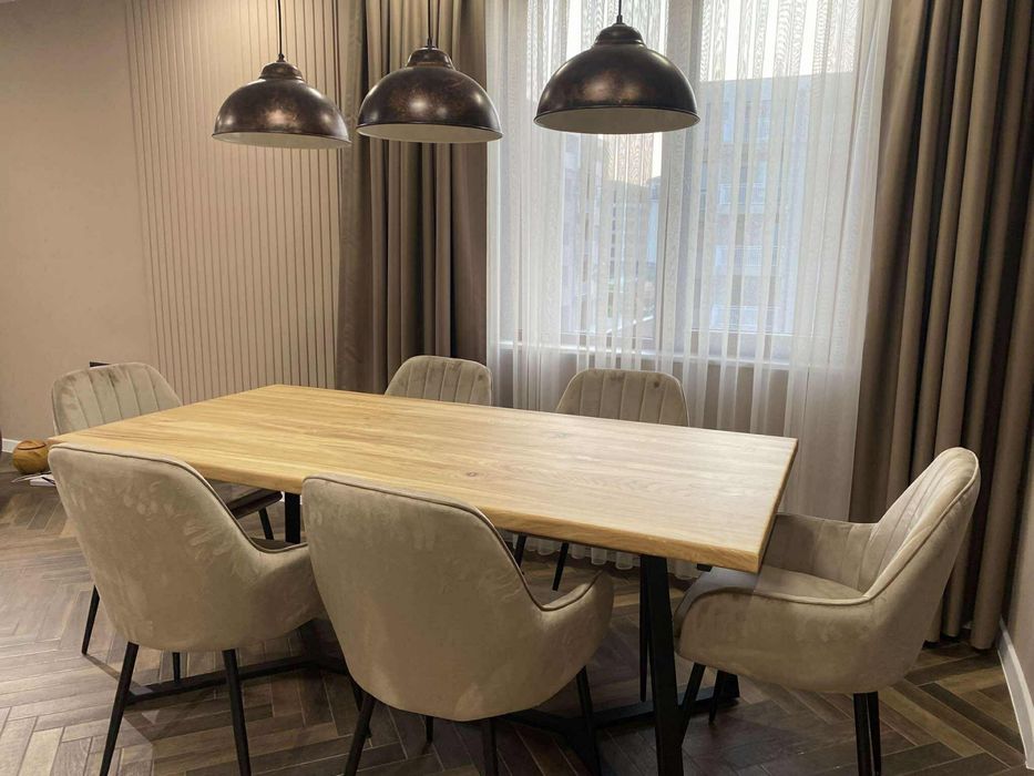 Трапезна маса от масив дъб с метални крака