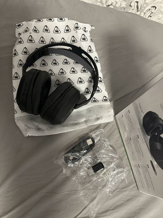 Casti gaming wireless Turtle Beach Stealth 500 noi compatibile cu Xbox, PC, telefon