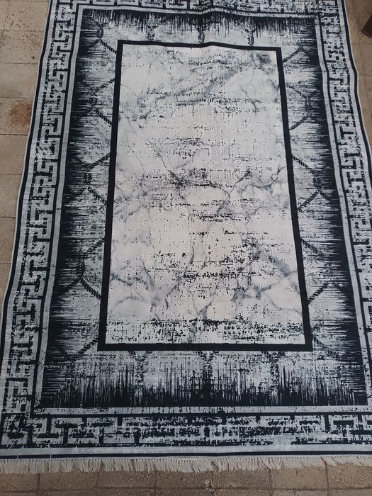 Covor nou modern 1.60 . / 2.30 
Covorul este nou ,nu a fost folosit