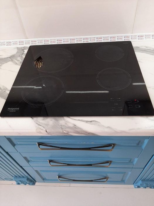 Продам варочную поверхность Ariston
