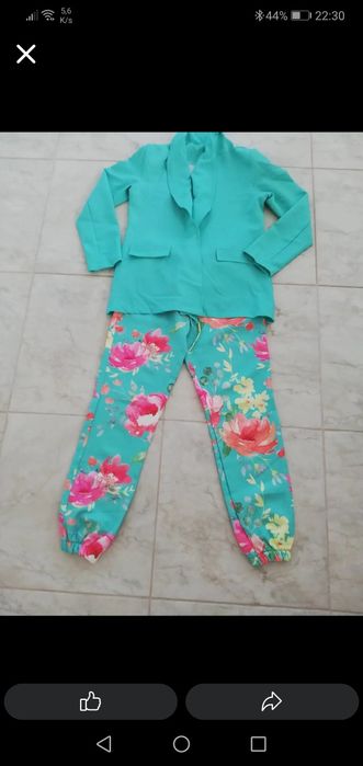 Дамско свежо костюмче