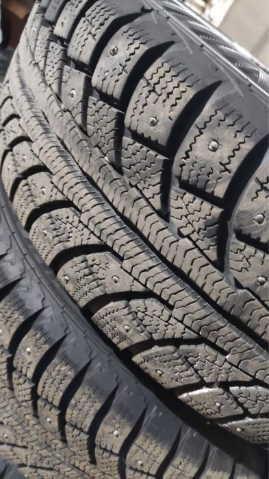 Продам комплект зимних шин