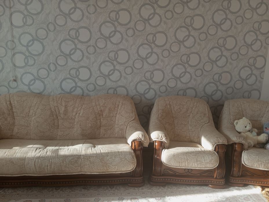 Продам диван и шкаф на кухню