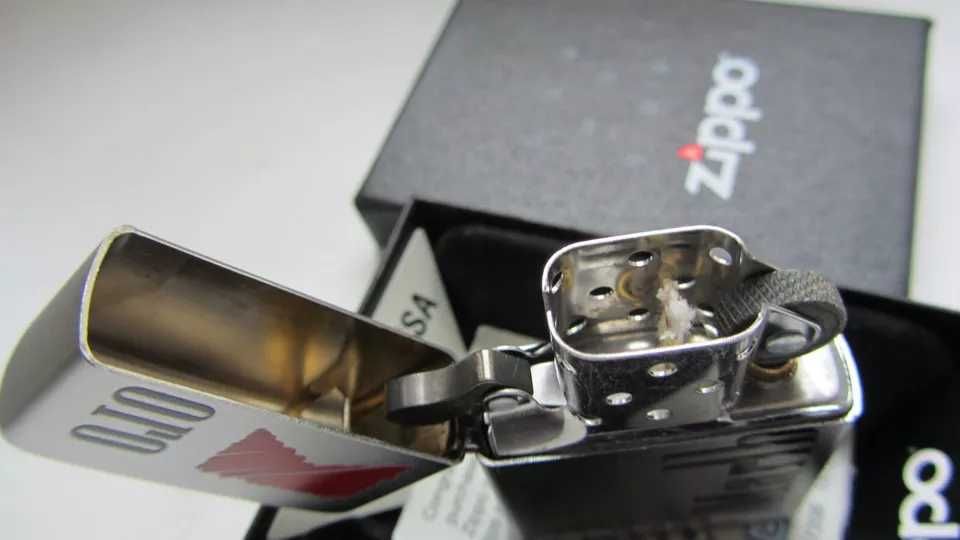 bricheta noua originala zippo marlboro