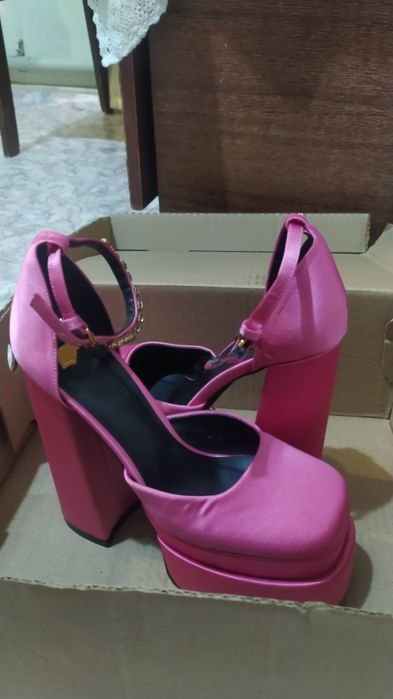Туфли розовые на высоком каблуке