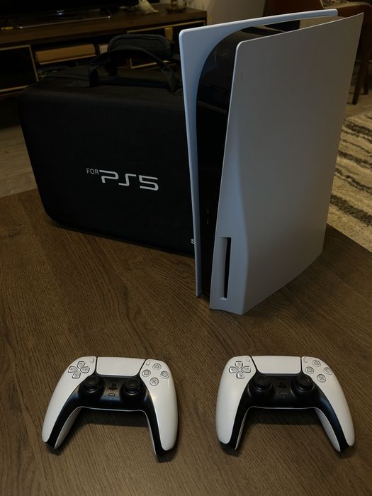 PlayStation 5 825 ГБ + 2 джостика + игры
