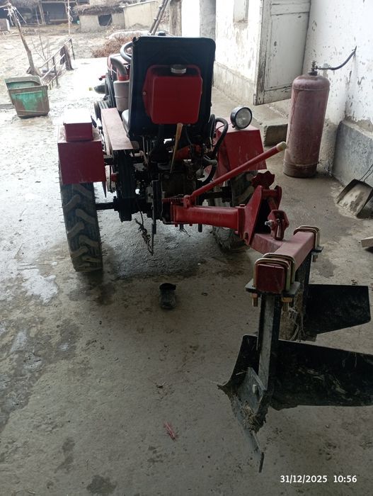 Mini traktor holati yaxshi frizasi pulligi jatkasi bor