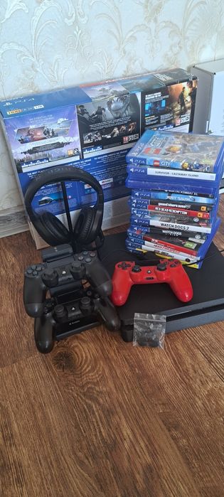 Vând ps4 slim de 1 tera .vine însoțit de 3 controlore