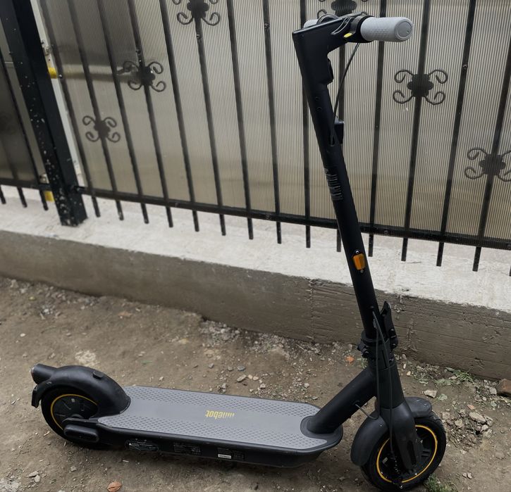 Vând Ninebot Kick Scooter MAX G30 ||