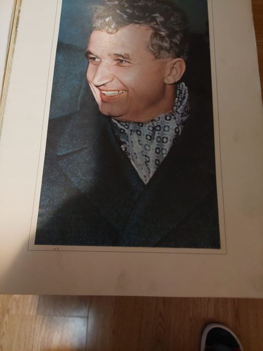 Carte omagiu Ceausescu
