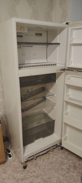 Продам холодильник на запчасти