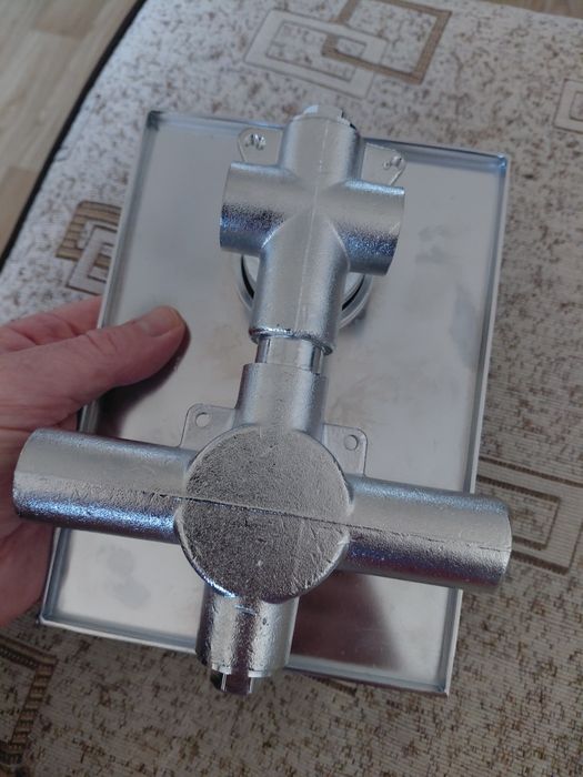 Sistem de dus incastrat cu termostat