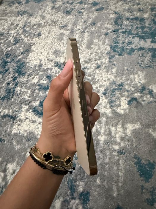 Vând IPhone 13 pro Gold