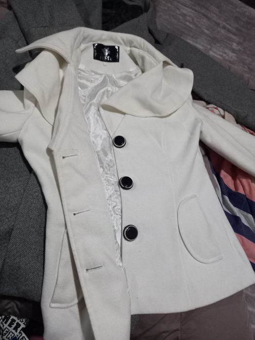 Куртка 200.000 полу палта 100.000