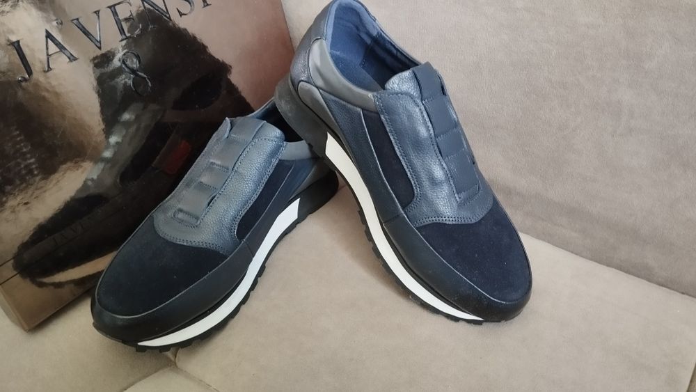 Продам кроссовки новые 38р