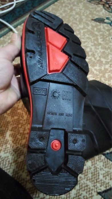 Продам Резиновые сапоги.