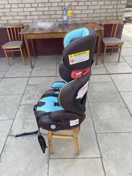 Детское кресло в машину