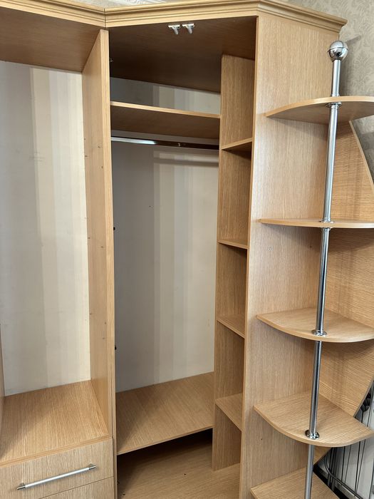 Продам угловой шкаф