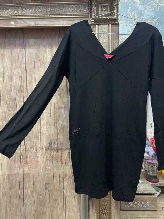 Черное обтягивающее короткое вечернее платье