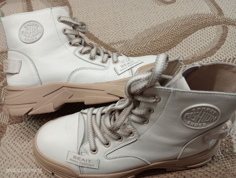 Ботинки демисезонные 39 размер,кожа.