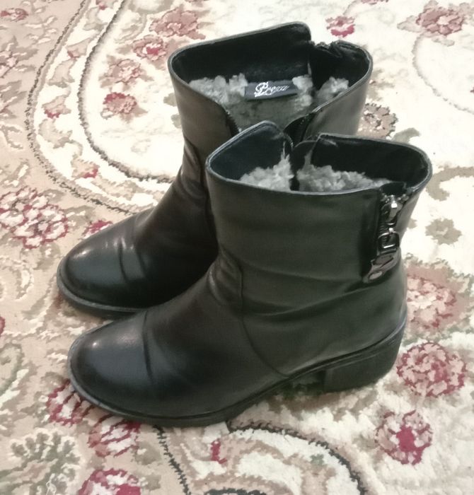 Продам женские сапоги