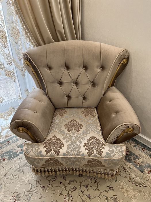 Продам мягкий уголок( диван +2 кресла)
