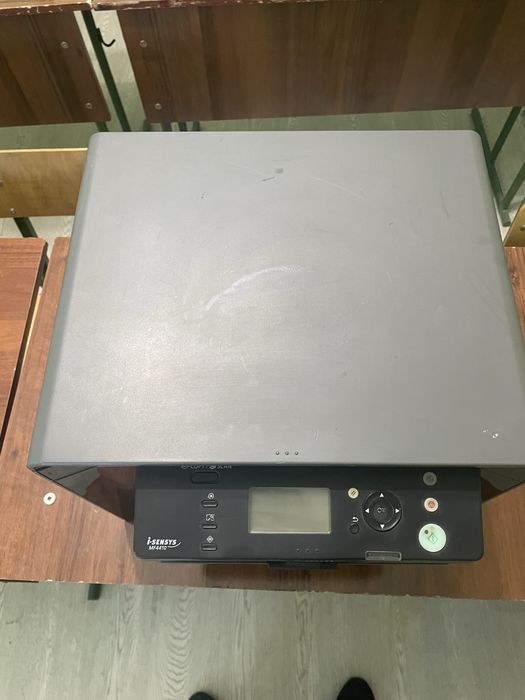 Canon 4400 prentiri oq qora chiqaradi. Kopiya ham qiladi qog’ozlarni