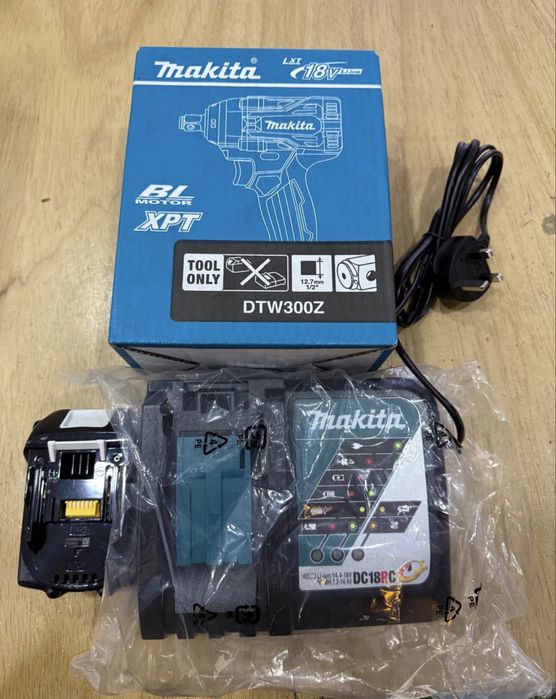 Vând bormașini Makita originale, noi, nefolosite, în stare impecabilă.