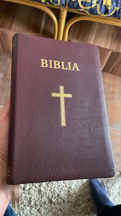 Vând biblie de lux