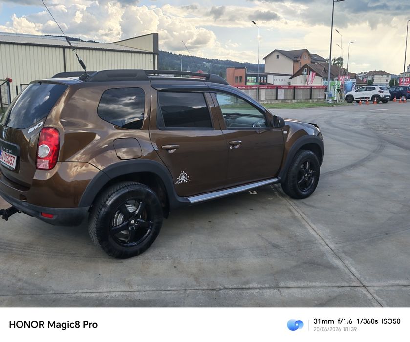 Vând Dacia Duster