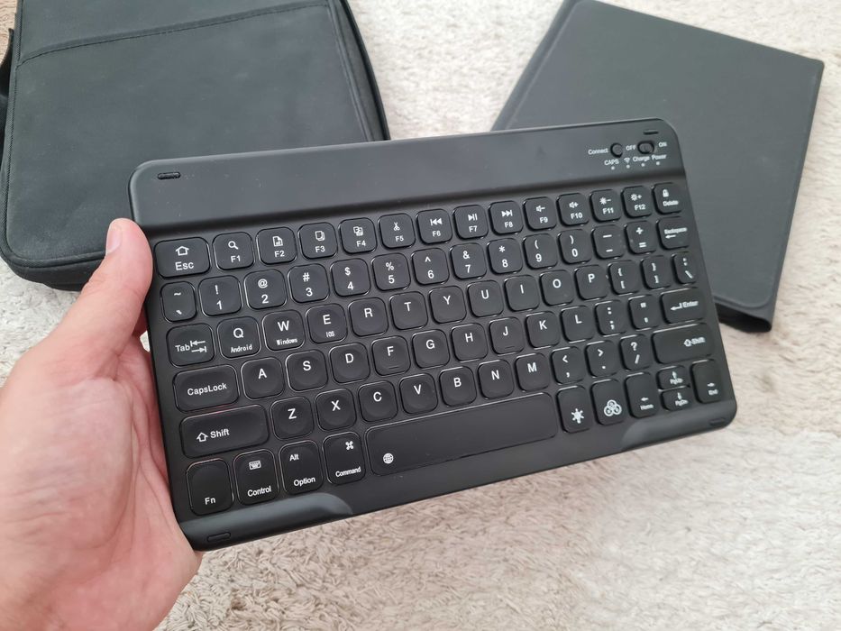 Set Accesorii iPad 10.9" (2022) – Geantă Transport + Husă Tip Carte + Tastatură Wireless Bluetooth