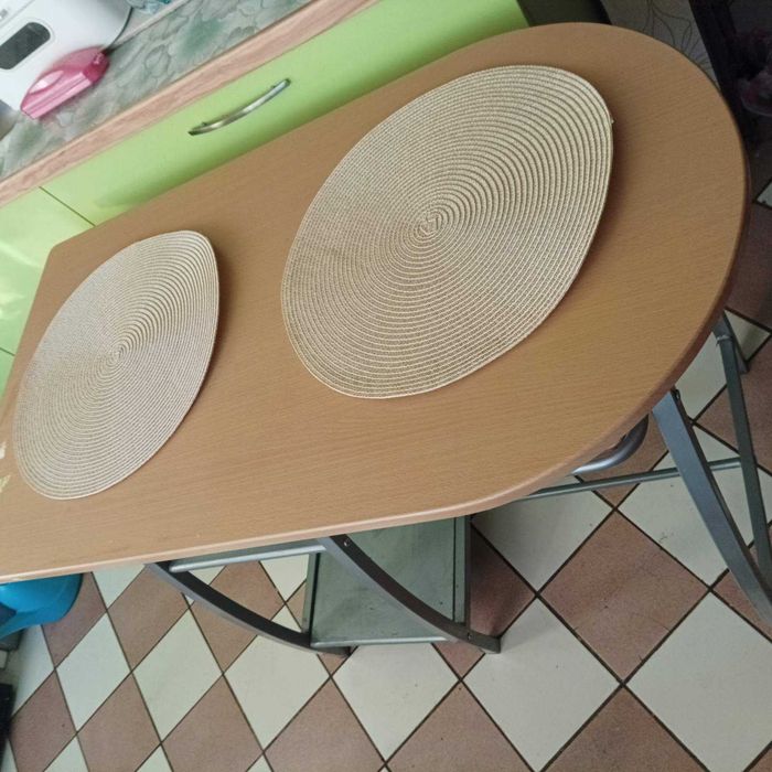 Маса удобна и практична