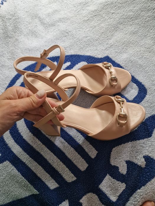 Vand sandale Catwalk elegante,foarte comode.