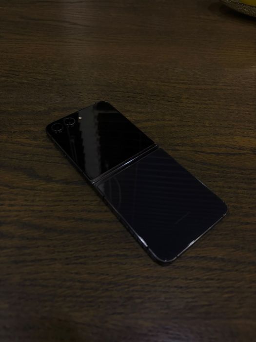 Samsung Flip 5.