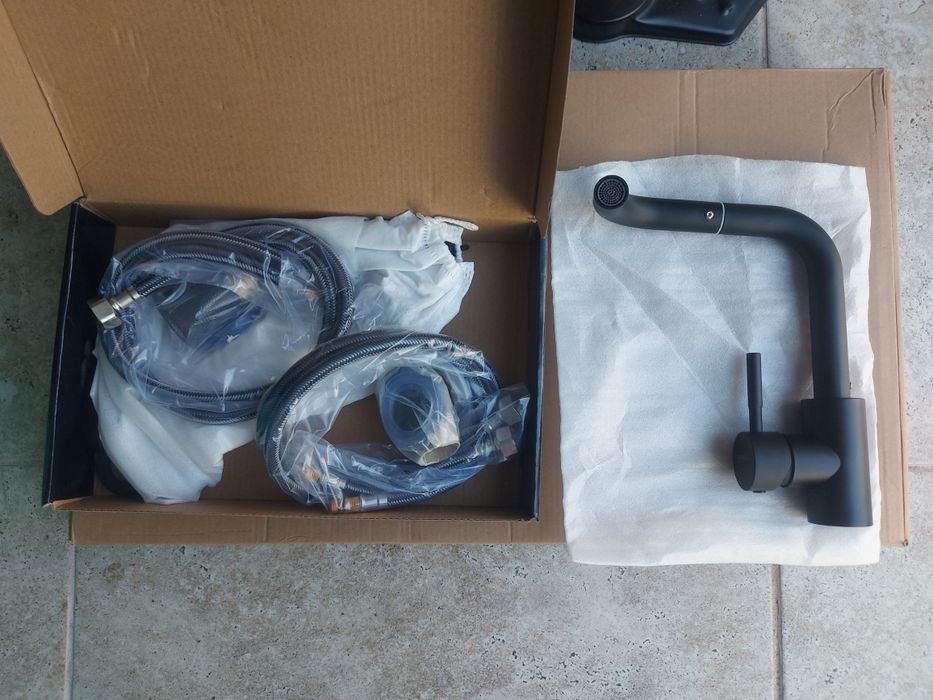 Стоящ смесител за мивка.