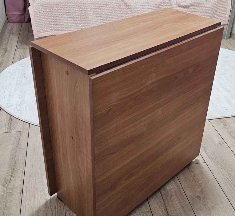 Продам стол (книжка)