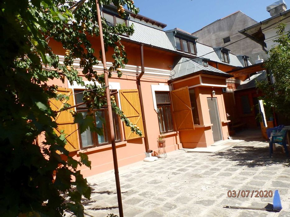 casa cu curte pe bdul Independentei  S.total 550mp S.util 330mp