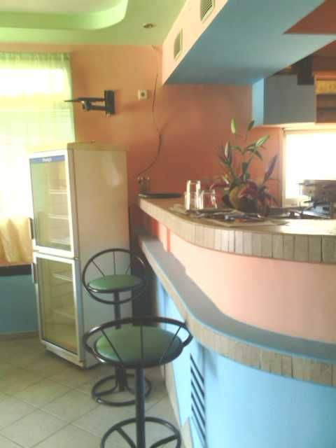 Дава се под наем Заведение в Бургас, Меден рудник - зона Г - 63 кв.м за 300 € - Снимка #1