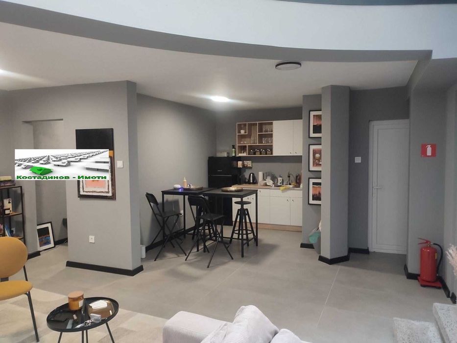 Дава се под наем Офис в Пловдив, Център - 216 кв.м за 1097.01 € - Снимка #1