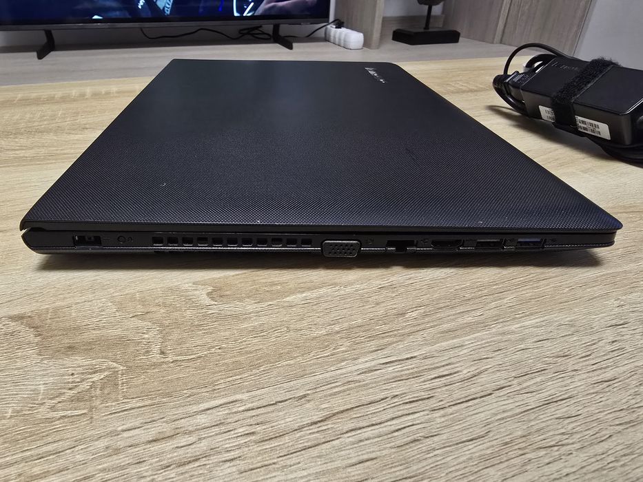 Laptop Lenovo 2.58 Ghz, 8Gb Ram, 1TB Stocare, Windows 10 cu licenta