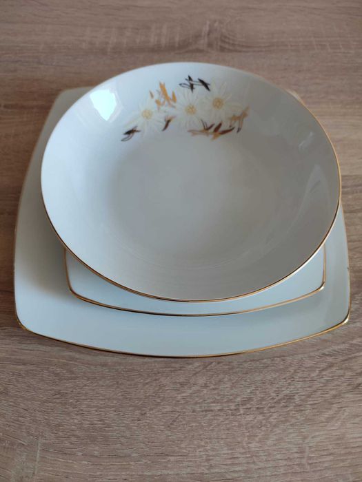 Vând set farfurii nou.