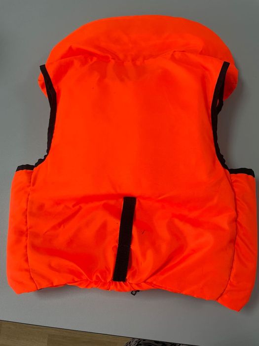 Жилет для плавания .