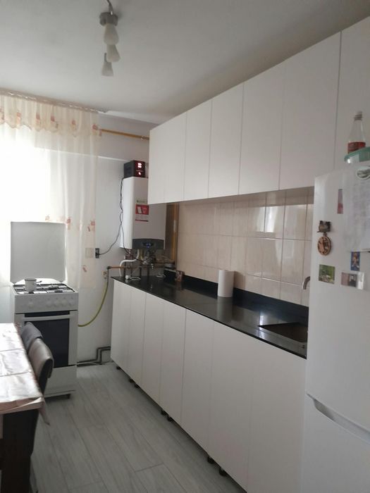 Închiriez apartament