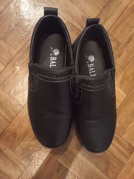 Продам туфли на мальчика